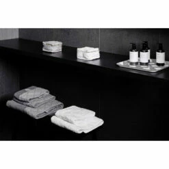 Gezichtshanddoek In Witte Katoenen Badstof Met Geometrisch Decor - Gimmy -Slide Shop asciugamano viso in spugna di cotone bianco con decoro geometrico gimmy 3