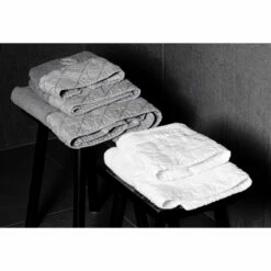 Gezichtshanddoek In Witte Katoenen Badstof Met Geometrisch Decor - Gimmy -Slide Shop asciugamano viso in spugna di cotone bianco con decoro geometrico gimmy 4