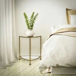 Modern Design Driehoekig Nachtkastje In Ijzer En Glas - Kira -Slide Shop comodino a 2 ripiani triangolare di design moderno in ferro e vetro kira 4