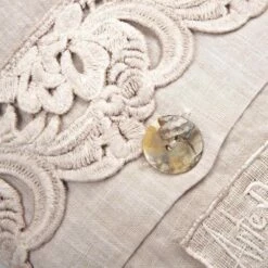 Armonia 2-kleurenset Van Licht Linnen En Kant Voor Tweepersoonsbed - Dettox -Slide Shop completo lenzuola matrimoniale in lino leggero e pizzo armonia 2 colori dettox 4