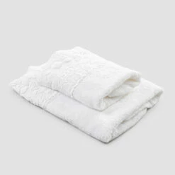 Paar Sponsgezichts- En Gastendoeken Met Geborduurd Bloemblaadje - Gianciotto 6 Paar Sponsgezichts- En Gastendoeken Met Geborduurd Bloemblaadje - Gianciotto -Slide Shop coppia asciugamani viso e ospite in spugna con ricamo petalo gianciotto 2