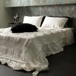 Dubbele Katoenen Sprei Met Elastisch Borduursel En Boord Met Ruche - Trimuno -Slide Shop copriletto cotone matrimoniale con ricamo elasticato e bordo con balza trimuno 4