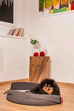 Microvezel En Gerecycled Weefsel Ovale Kennel Voor Honden - Onderdak -Slide Shop cuccia per cani ovale in microfibra e tessuto riciclato made in italy riparo