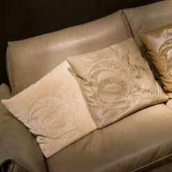 Massief Hout En Lederen Sofa Met Armleuningen Eve Voor Objecten 8 Massief Hout En Lederen Sofa Met Armleuningen Eve Voor Objecten -Slide Shop divano in legno massello e pelle con braccioli porta oggetti eve 3