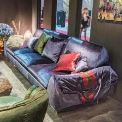 Sofa Stof Met Lineaire Portierarmsteunen Axel Objecten -Slide Shop divano lineare in tessuto con braccioli porta oggetti axel 2