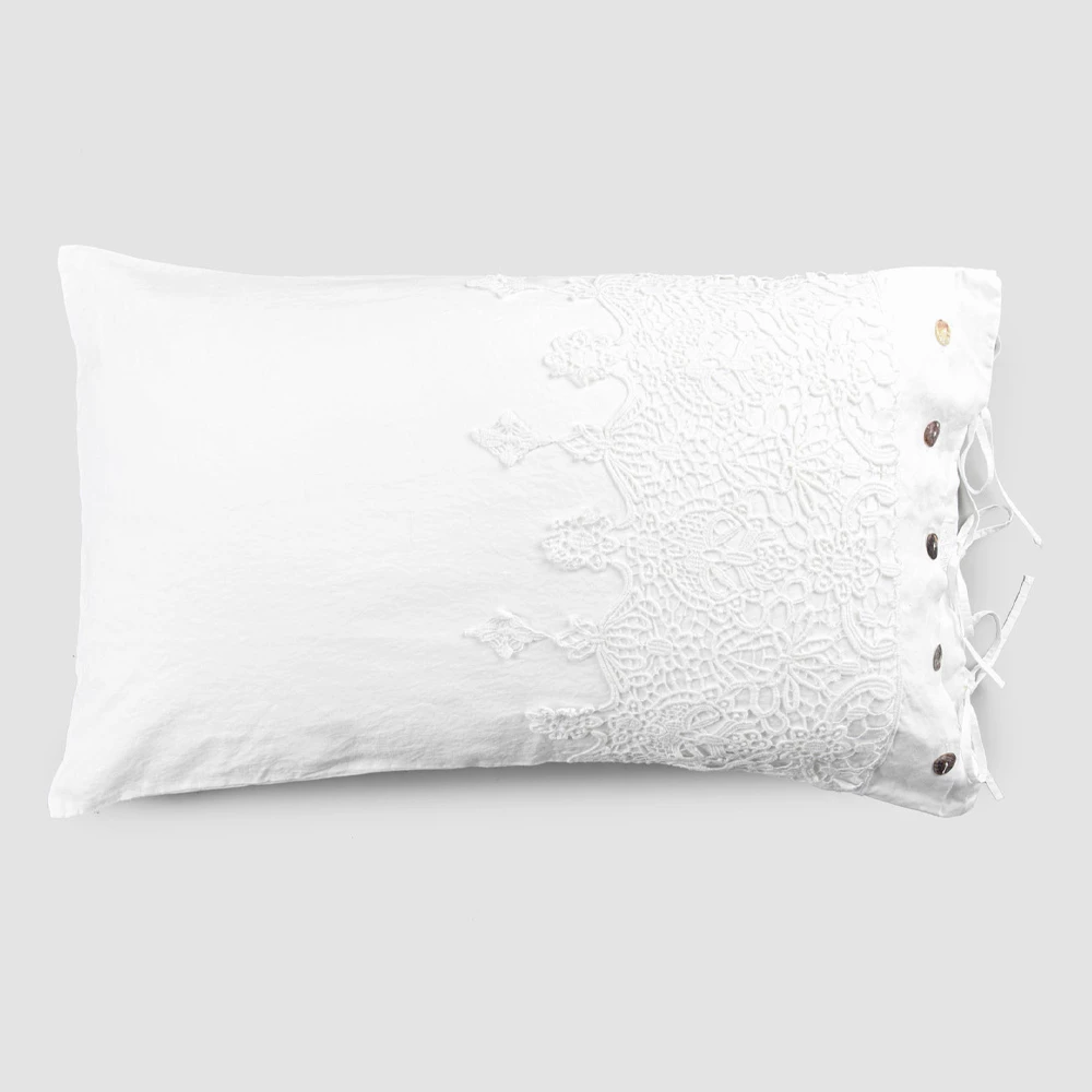 Kussensloop Van Wit Linnen Met Kant, Knopen En Veters Voor Kussen - Malone 1 Kussensloop Van Wit Linnen Met Kant, Knopen En Veters Voor Kussen - Malone