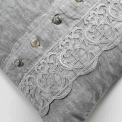 Bedkussens Kussensloop In Grijs Linnen Met Italiaans Luxe Synergy-kant - Stego 7 Bedkussens Kussensloop In Grijs Linnen Met Italiaans Luxe Synergy-kant - Stego -Slide Shop federa cuscini letto in lino grigio con pizzo sinergia di lusso italiano stego 2