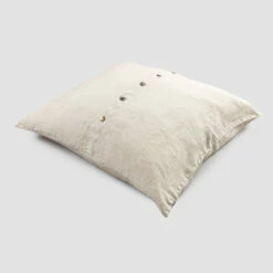 Vierkante Kussensloop In Dik Gekleurd Linnen Met Knopen In Agoya - Mediterraan -Slide Shop federa quadrata in lino pesante colorato con bottoni in agoya mediterraneo 5