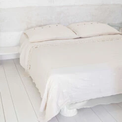 Vierkante Kussensloop In Dik Gekleurd Linnen Met Knopen In Agoya - Mediterraan -Slide Shop federa quadrata in lino pesante colorato con bottoni in agoya mediterraneo 8