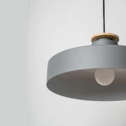 Hanglamp In Grijs Metaal En Hout Met Nylon Kabel - Marlena -Slide Shop lampada a sospensione in metallo grigio e legno con cavo in nylon marlena 4