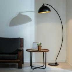 Vloerlamp In Zwart En Goudkleurig Metaal Met Verstelbare Lampenkap - Steave 8 Vloerlamp In Zwart En Goudkleurig Metaal Met Verstelbare Lampenkap - Steave -Slide Shop lampada da terra in metallo nero e oro con paralume orientabile steave 3