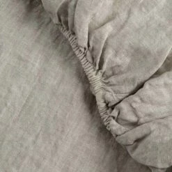 Dubbele Vellen Met Hoeken In Zwart Linnen, Boter Of Oud Gesso - Fiumano 24 Dubbele Vellen Met Hoeken In Zwart Linnen, Boter Of Oud Gesso - Fiumano -Slide Shop lenzuola matrimoniali con angoli in lino nero burro o gesso old fiumano 11