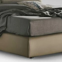 Tweepersoonsbed Gewatteerd En Bedekt Met Stof En Leer Made In Italy - Lula -Slide Shop letto matrimoniale imbottito e rivestito in tessuto e pelle made in italy lula 2