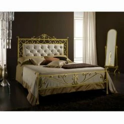 Dubbele Smeedijzeren Lelie, Elegant En Oog Voor Detail