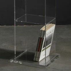 Slide Vrijstaande Boekenkast Met Kolom In Transparant Acrylkristal - Corrige 8 Slide Vrijstaande Boekenkast Met Kolom In Transparant Acrylkristal - Corrige -Slide Shop libreria freestanding a colonna in cristallo acrilico trasparente corrige 2