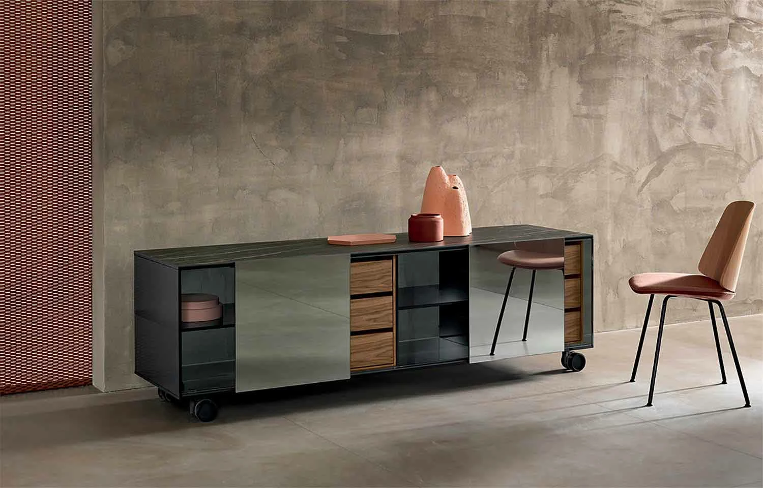 Modern Dressoir Op Wielen In Rookglas En Keramische Top Gemaakt In Italië - Scocca 2 Modern Dressoir Op Wielen In Rookglas En Keramische Top Gemaakt In Italië - Scocca - Afbeelding 2