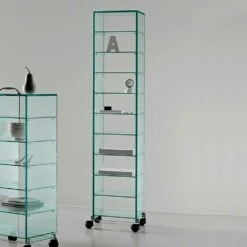 Slide Multifunctionele Mobiel Met Wielen, Transparant Glas Made In Italy - Versatilio 19 Slide Multifunctionele Mobiel Met Wielen, Transparant Glas Made In Italy - Versatilio -Slide Shop mobile multiuso con ruote in vetro trasparente a 3 6 8 o 10 ripiani versatilio 8