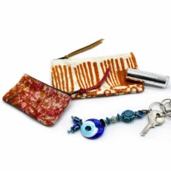 Handgedrukte Katoenen Clutch Uit één Stuk, 2 Stuks - Viadurini Van Marchi -Slide Shop pochette artistica stampata a mano pezzo unico in cotone 2 pezzi viadurini by marchi 11