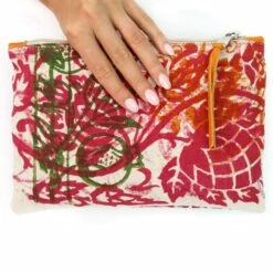 Handgedrukte Katoenen Clutch Uit één Stuk, 2 Stuks - Viadurini Van Marchi -Slide Shop pochette artistica stampata a mano pezzo unico in cotone 2 pezzi viadurini by marchi 5