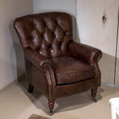 Fauteuil Voor Binnen, Volledig Gemaakt Van Vintage Leer Met Verouderd Effect - Stempel