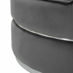 Gestoffeerde En Gestoffeerde Woonkamerfauteuil In Stof Met Versieringen - Patch 21 Gestoffeerde En Gestoffeerde Woonkamerfauteuil In Stof Met Versieringen - Patch -Slide Shop poltrona da salotto imbottita e rivestita in tessuto con decori patch 7