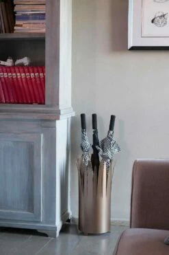 Paraplubak Van Modern Design In Ijzer Met Scheermes Made In Italy - Fuoco 7 Paraplubak Van Modern Design In Ijzer Met Scheermes Made In Italy - Fuoco -Slide Shop portaombrelli di design moderno in ferro con raggiera made in italy fuoco 3