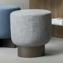 Poef Bedekt Met Stof Met Metalen Voet Made In Italy - Bonaldo Belt -Slide Shop pouf rivestito in tessuto con base in metallo made in italy bonaldo belt 4