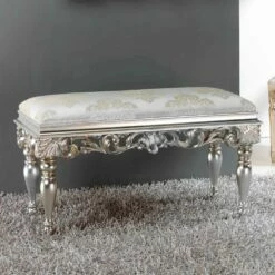 Poef Bed Klassiek Design Met Zilveren Afwerking Zorn