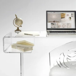 Doorzichtig Plexiglas Bureau Met Plank Made In Italy - Studiorum 8 Doorzichtig Plexiglas Bureau Met Plank Made In Italy - Studiorum -Slide Shop scrivania in plexiglass trasparente con ripiano made in italy studiorum 2