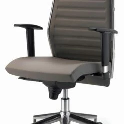 Office Chair Met Shell In Beuken En Echte Koeienhuid Ester 10 Office Chair Met Shell In Beuken En Echte Koeienhuid Ester -Slide Shop sedia da ufficio con monoscocca in faggio e vera pelle bovina ester 3