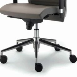 Office Chair Met Shell In Beuken En Echte Koeienhuid Ester 11 Office Chair Met Shell In Beuken En Echte Koeienhuid Ester -Slide Shop sedia da ufficio con monoscocca in faggio e vera pelle bovina ester 4