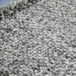 Modern Design Groot Franjes Tapijt In Zwart Of Crème Wol - Jacqueline -Slide Shop tappeto frangiato in lana di design grande e moderno nero o crema jacqueline 2