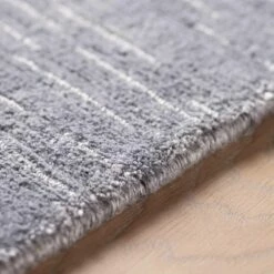 Groot En Gekleurd Tapijt Met Een Gestreept En Modern Ontwerp Voor De Woonkamer - Prickle -Slide Shop tappeto rigato di design moderno colorato e grande per il soggiorno prickle 5