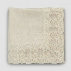Beige Linnen Vierkant Tafelkleed Met Handgemaakte Luxe Farnese Kant - Kippel