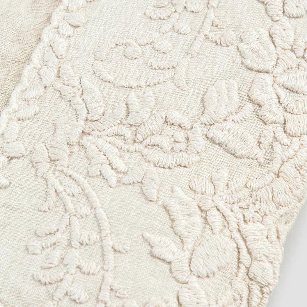 Beige Linnen Vierkant Tafelkleed Met Handgemaakte Luxe Bloemblaadjes Borduurwerk - Vippel 4 Beige Linnen Vierkant Tafelkleed Met Handgemaakte Luxe Bloemblaadjes Borduurwerk - Vippel - Afbeelding 4