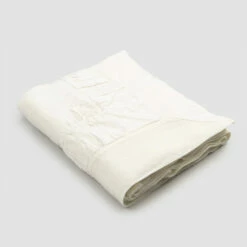 Rechthoekig Tafelkleed In Wit Linnen, Frame En Vouwrand Met Reliëf - Mippel