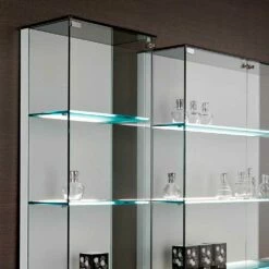 Wandvitrine In Glas En Wit Hout, Wielen En Verlichte Planken - Armilla